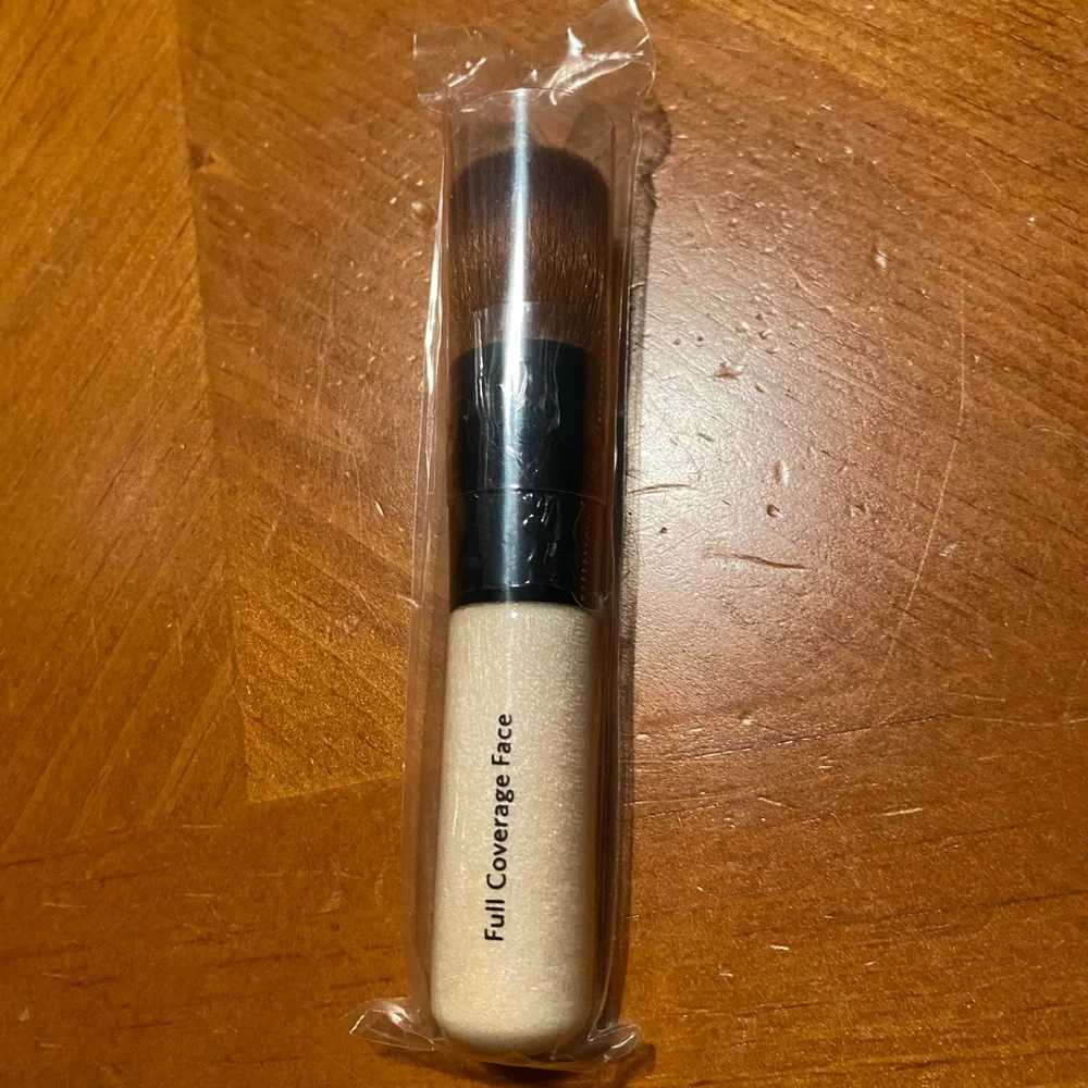 Bobbi Brown Full Coverage Face Brush